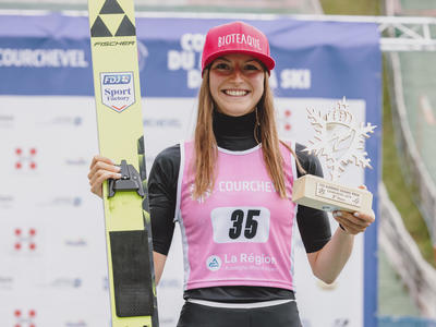 Sara Takanashi gewinnt in Courchevel
