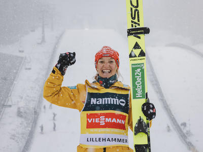 Tagessieg und Gelbes Trikot für Katharina Schmid