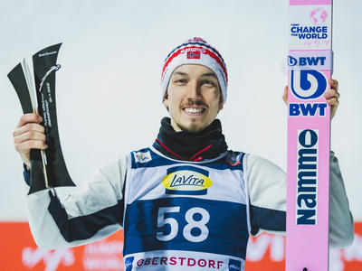 Domen Prevc fliegt in Oberstdorf zum Sieg