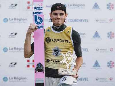 Lindvik und Prevc gewinnen Grand Prix Auftakt