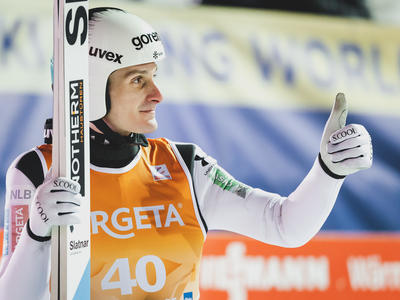 Domen Prevc führt zur WM-Halbzeit