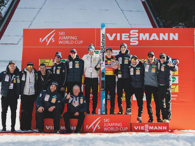 Domen Prevc gewinnt Tag 1 am Kulm