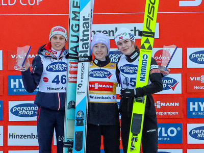 Nika Prevc siegt in Hinzenbach