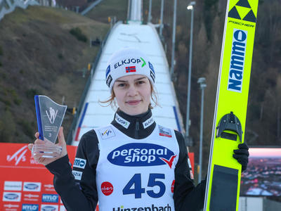 Nika Prevc siegt in Hinzenbach